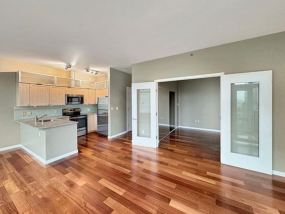 4th image of 2717 Western Ave #6010