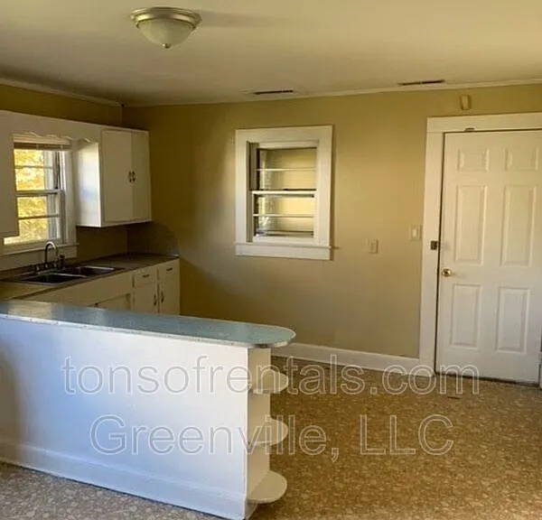 205 Curry St — Photo 5