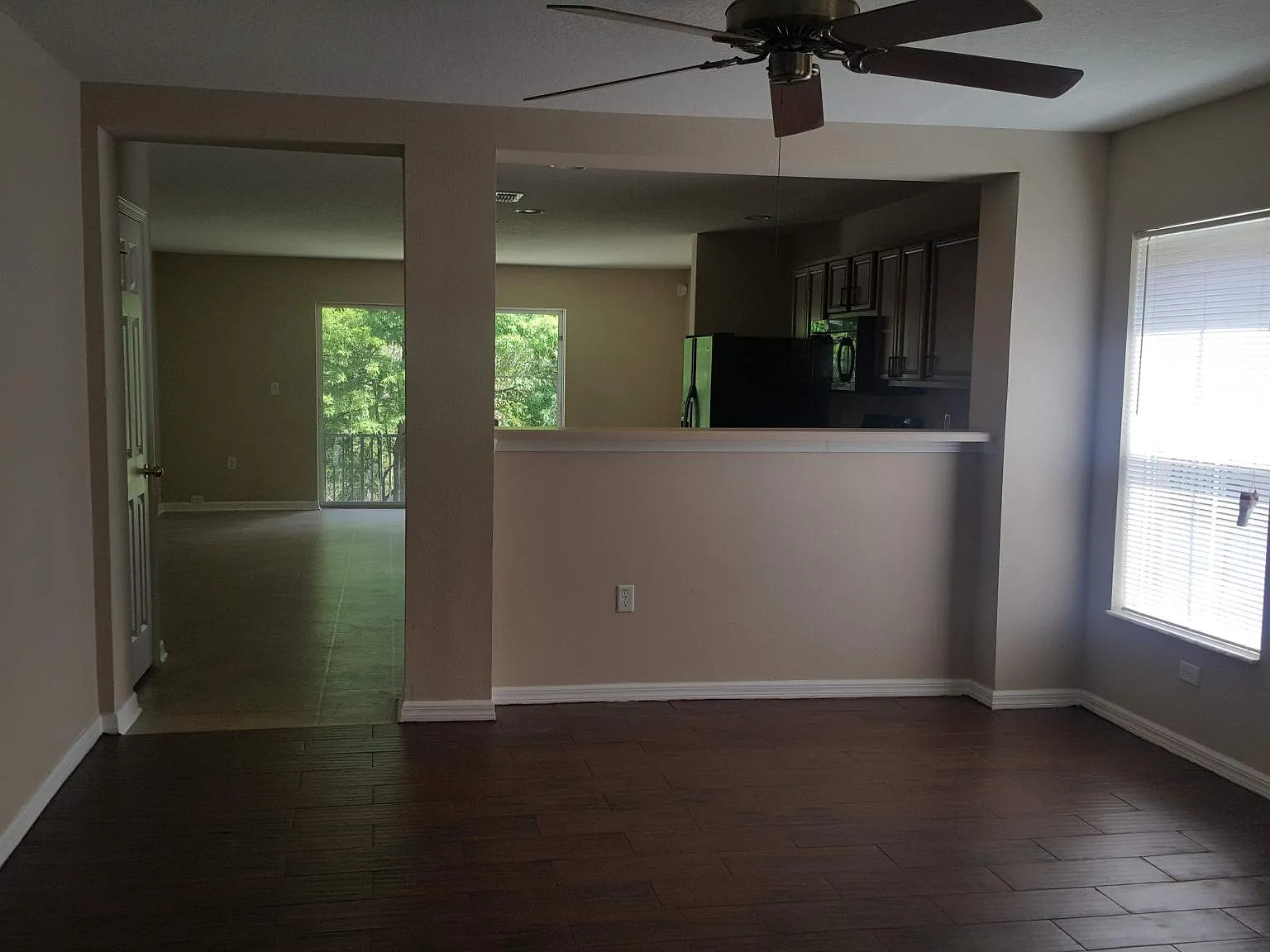 3 bed, 2.5 bath, 1640 sqft, $1,900 — Photo 2