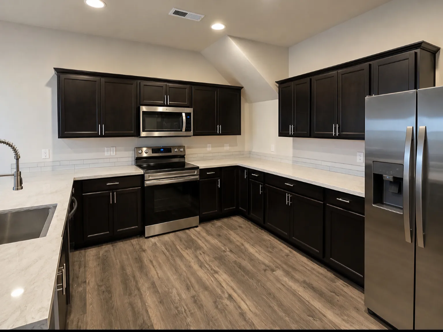 3 bed, 1456 sqft, $2,650 — Photo 3