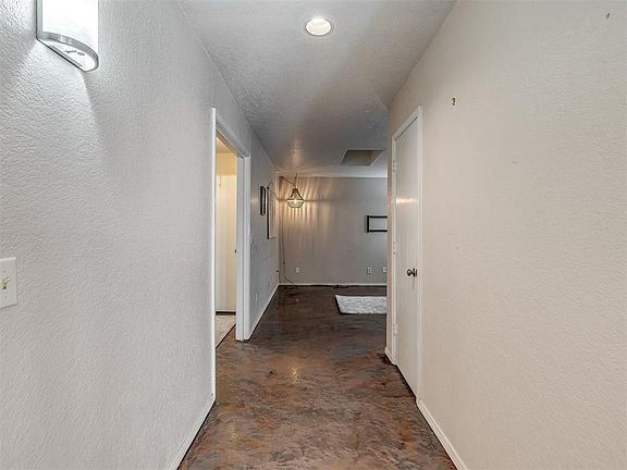 5th image of 513 NW 142nd St