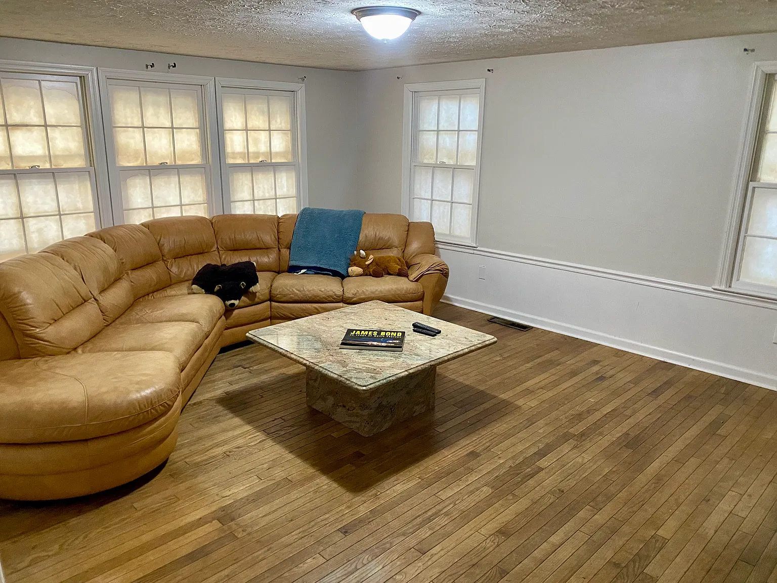 4 bed, 2400 sqft, $725 — Photo 3
