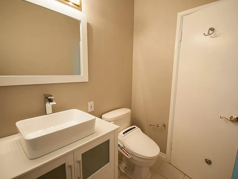 555 Stevens Dr — Photo 12