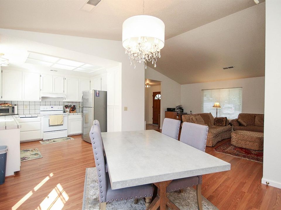 1st image of 905 Weyand Way