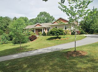226 Hawthorn Dr, Hendersonville, NC 28791