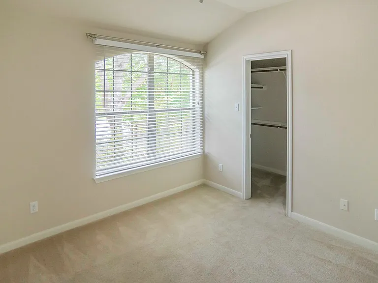 2542 Ravenwood Dr — Photo 18