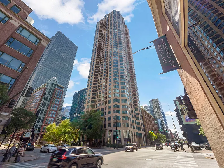 400 N La Salle Dr #906 — Photo 3