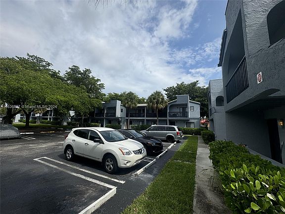5th image of 10289 NW 33rd St #1