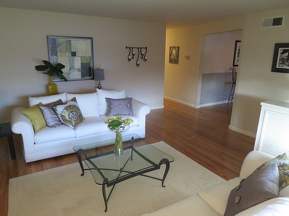 Living room/entrance