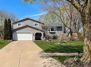 7040 Cherrywood Cir, Mentor, OH 44060