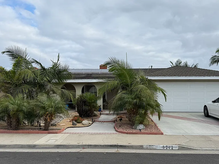 8342 Castilian Dr — Photo 21