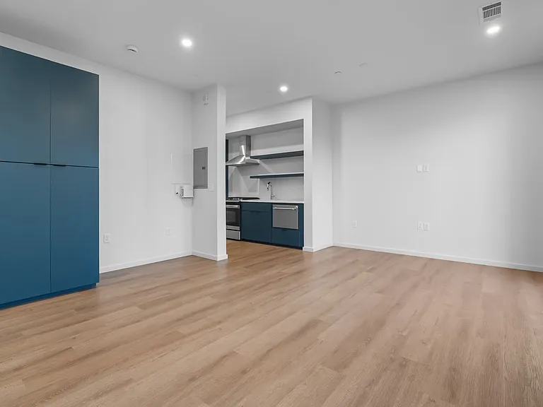 500 Merritt Ave #207 — Photo 13