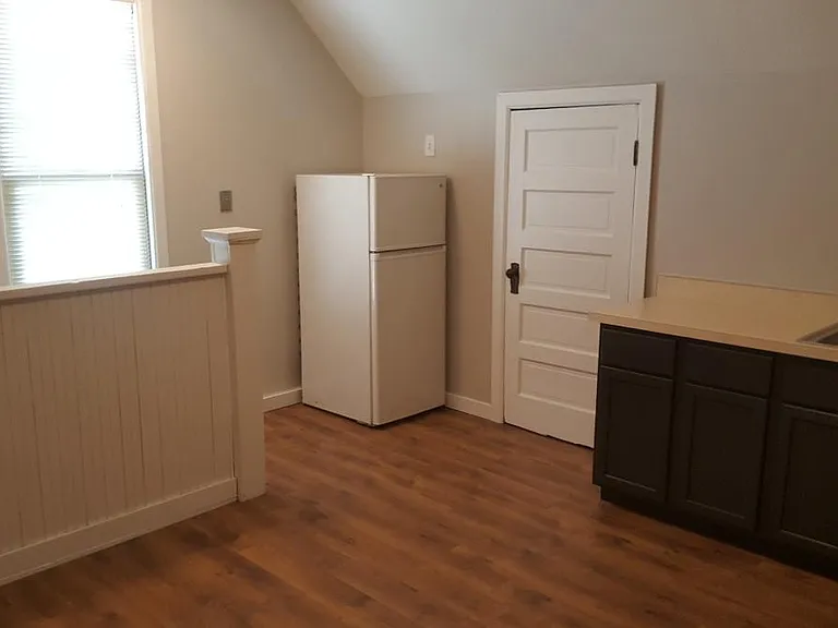 1402 Pleasant St #2 — Photo 3