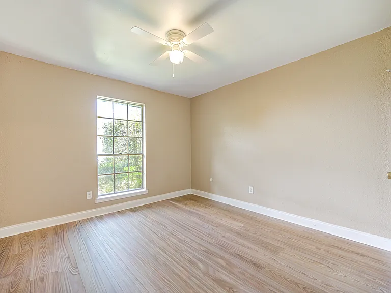 2427 Ridgemont Dr — Photo 24