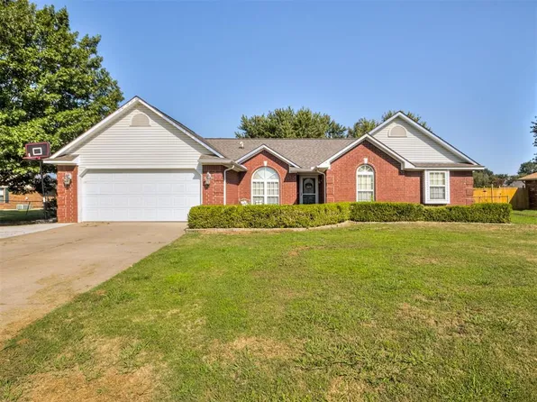 408 Checotah Dr, Checotah, OK 74426