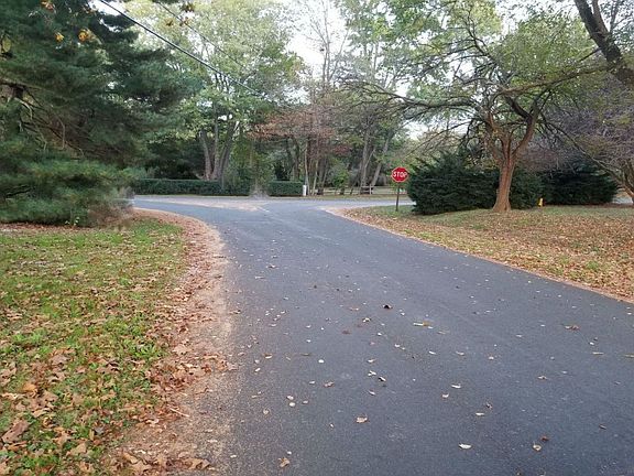 5th image of 343 Longfellow Dr