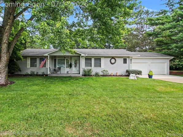 6311 Kevin Dr, Brighton, MI 48116