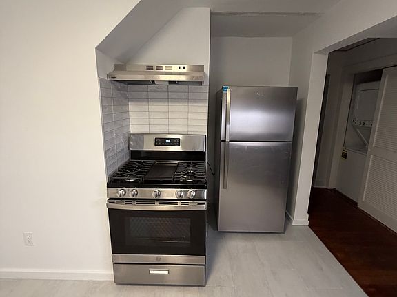 2nd image of 222 Whiting Ln Floor 3