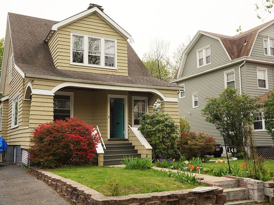 1st image of 148 College Pl