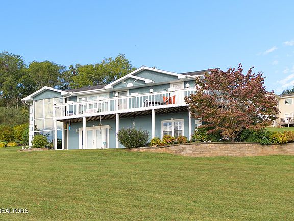 2nd image of 926 Hilltop Ln