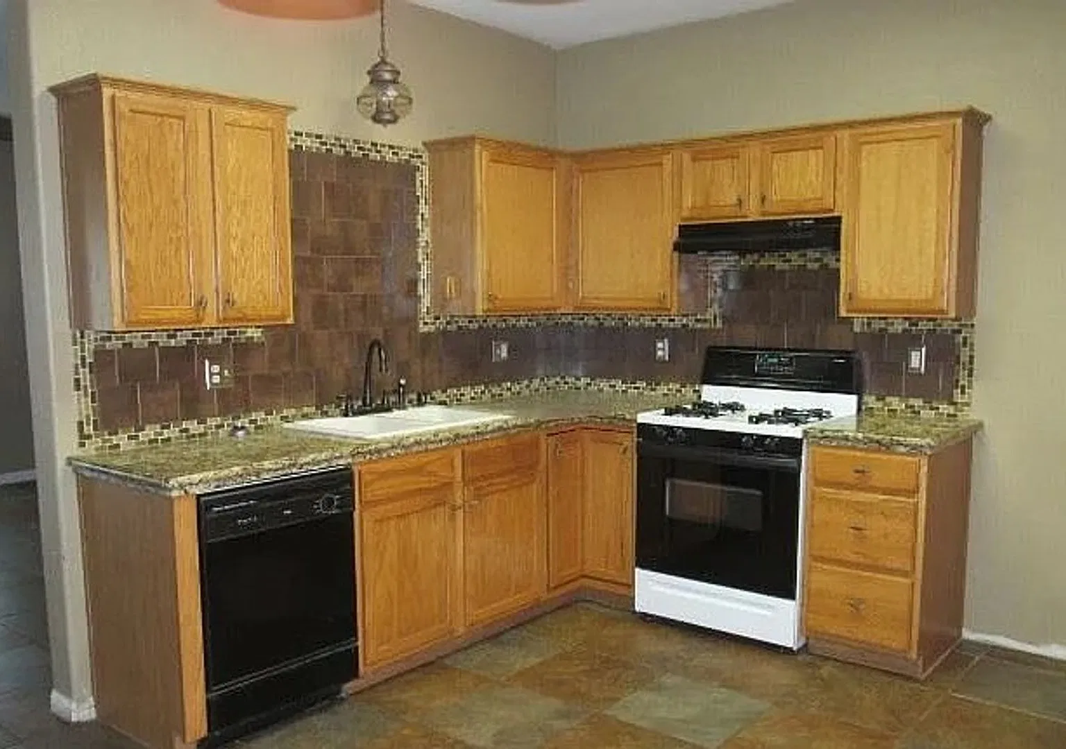 1867 la Cell Ave 2 Bedroom 2 Bath- Tulare — Photo 4