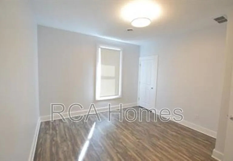 1112 Pleasant St #2 — Photo 4