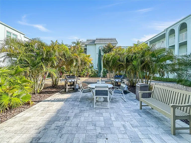 1706 Belleair Forest Dr #252 — Photo 11