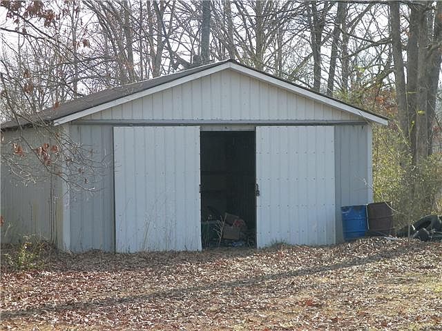 2nd image of 4861 Country Ln