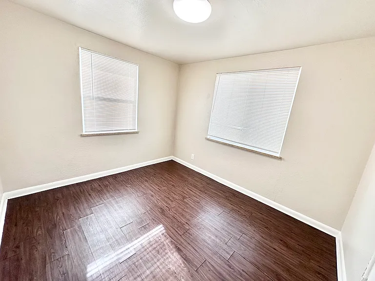 Unit 10 1x1 Top Floor