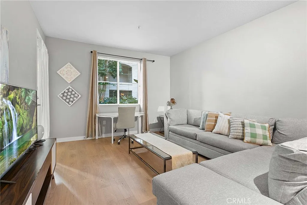 1 bed, 725 sqft, $3,600 — Photo 2