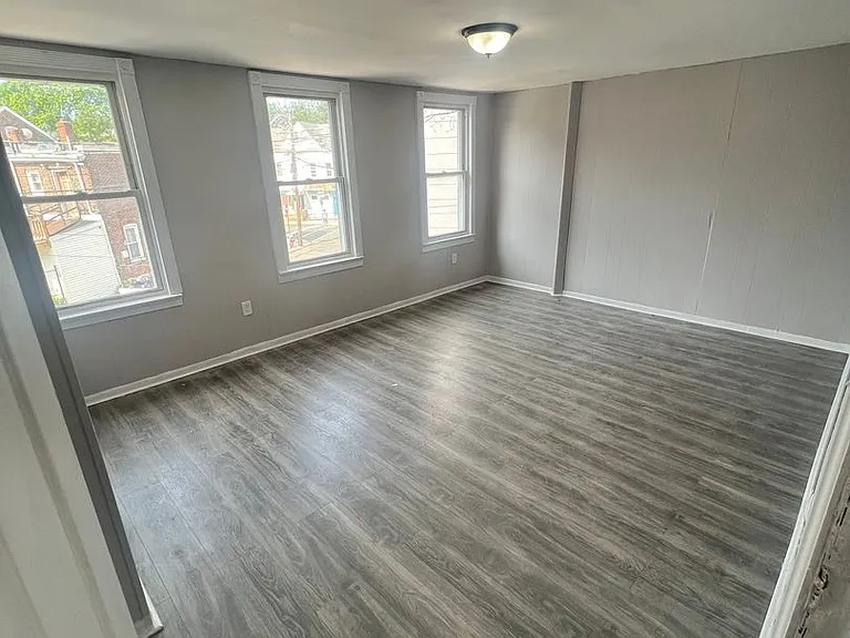 150 Home Ave — Photo 4