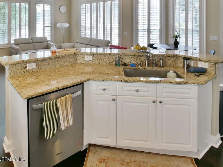 141 Deer Cove Dr — Photo 12