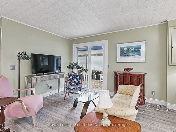 5th image of 125 Albert St #10