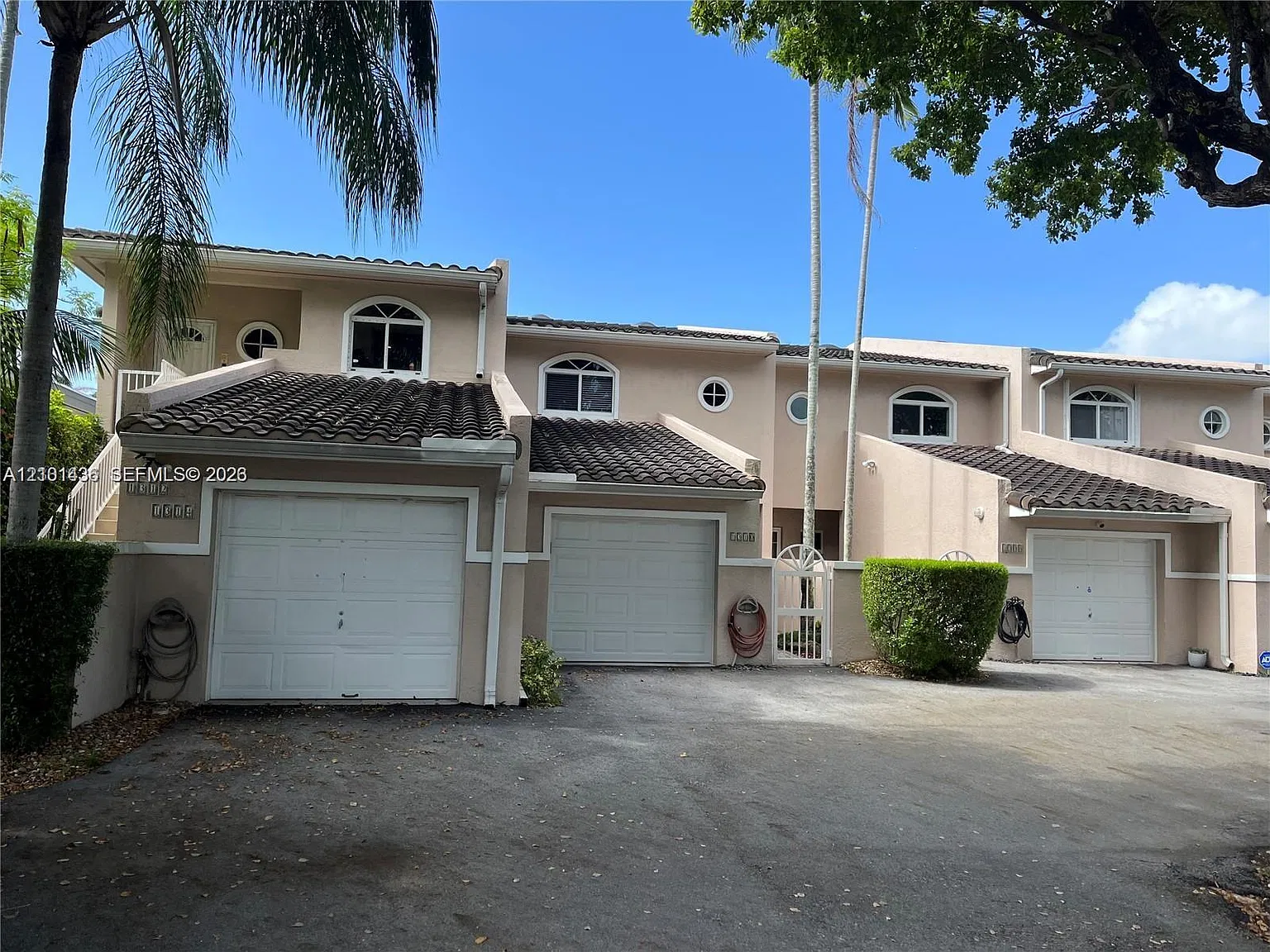 Shores Waterside Villas C — Photo 1