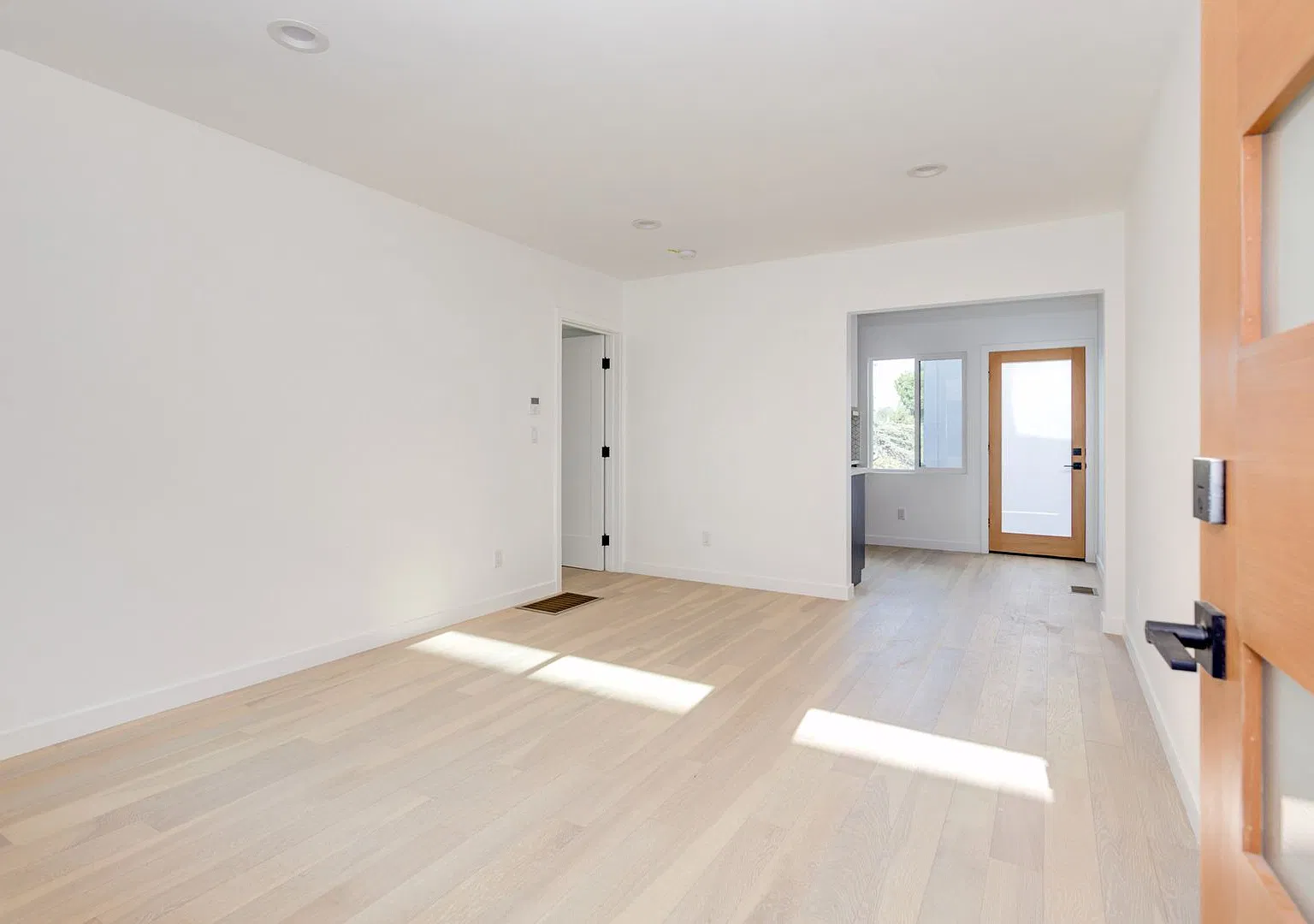 2314 Glendale Blvd — Photo 2