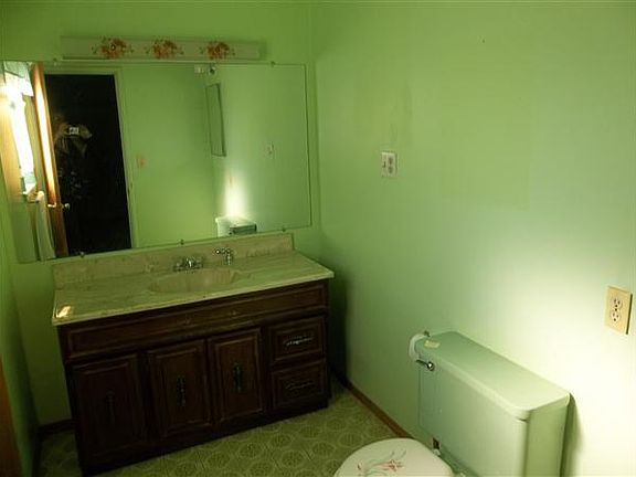 5th image of 412 Empire Dr