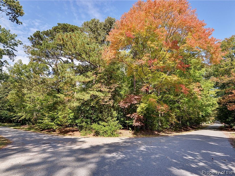 1st image of 127 Dennis Dr