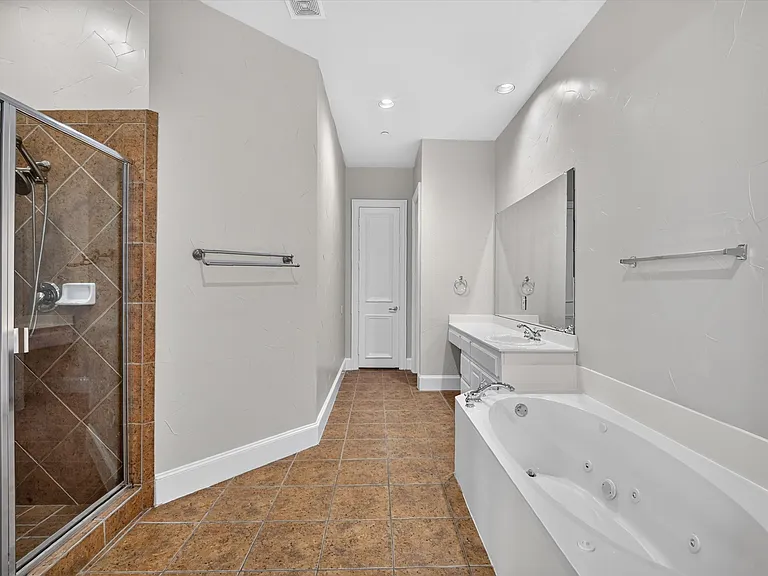 1145 Pedernales Trl — Photo 14