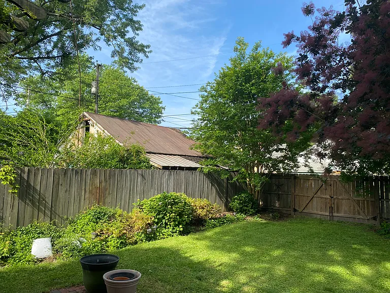 214 W Blake Ln — Photo 11