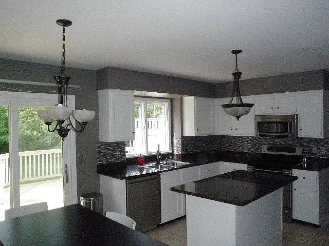 4 bed, 2416 sqft, $3,400 — Photo 3