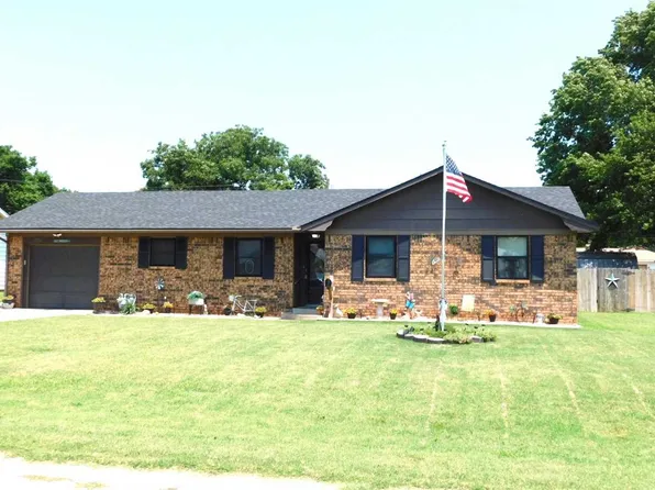 822 W 11th St, Newkirk, OK 74647