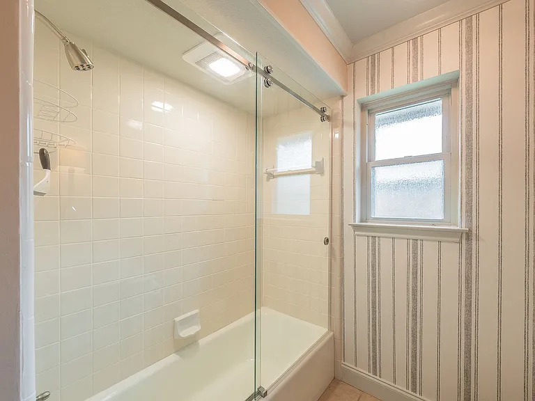 6724 Blue Meadow Dr — Photo 43