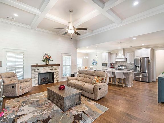 4th image of 104 Gracetree Way