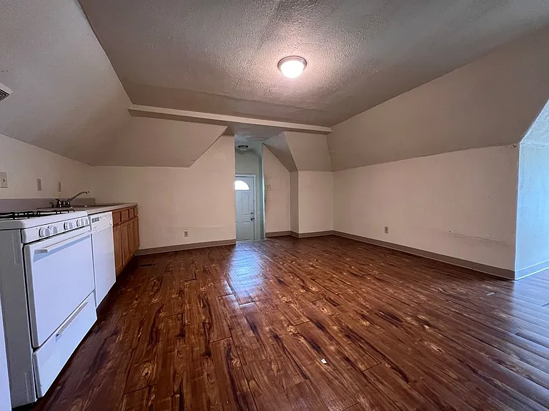 445 Baird Street — Photo 14