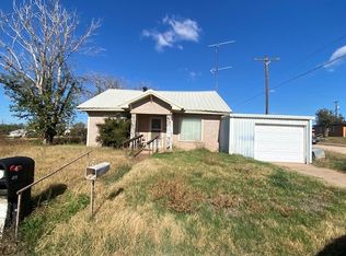411 E 8th St, Rotan, TX 79546