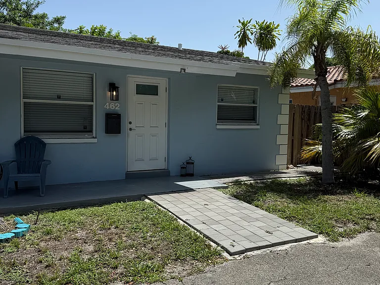 462 NW 17th Pl — Photo 8