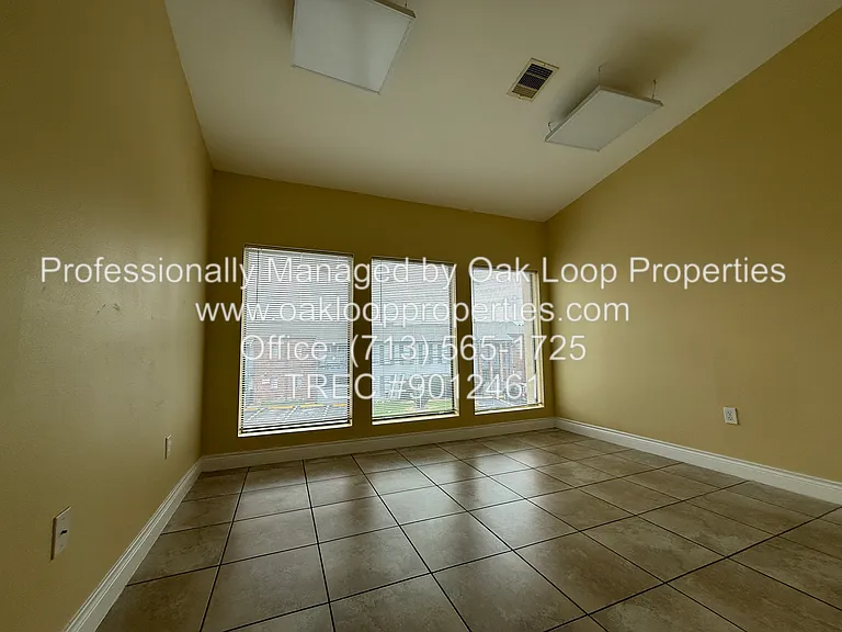 2724 Crossview Dr #205 — Photo 10