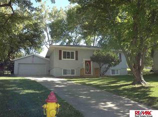 729 Willow Cir, Bellevue, NE 68005