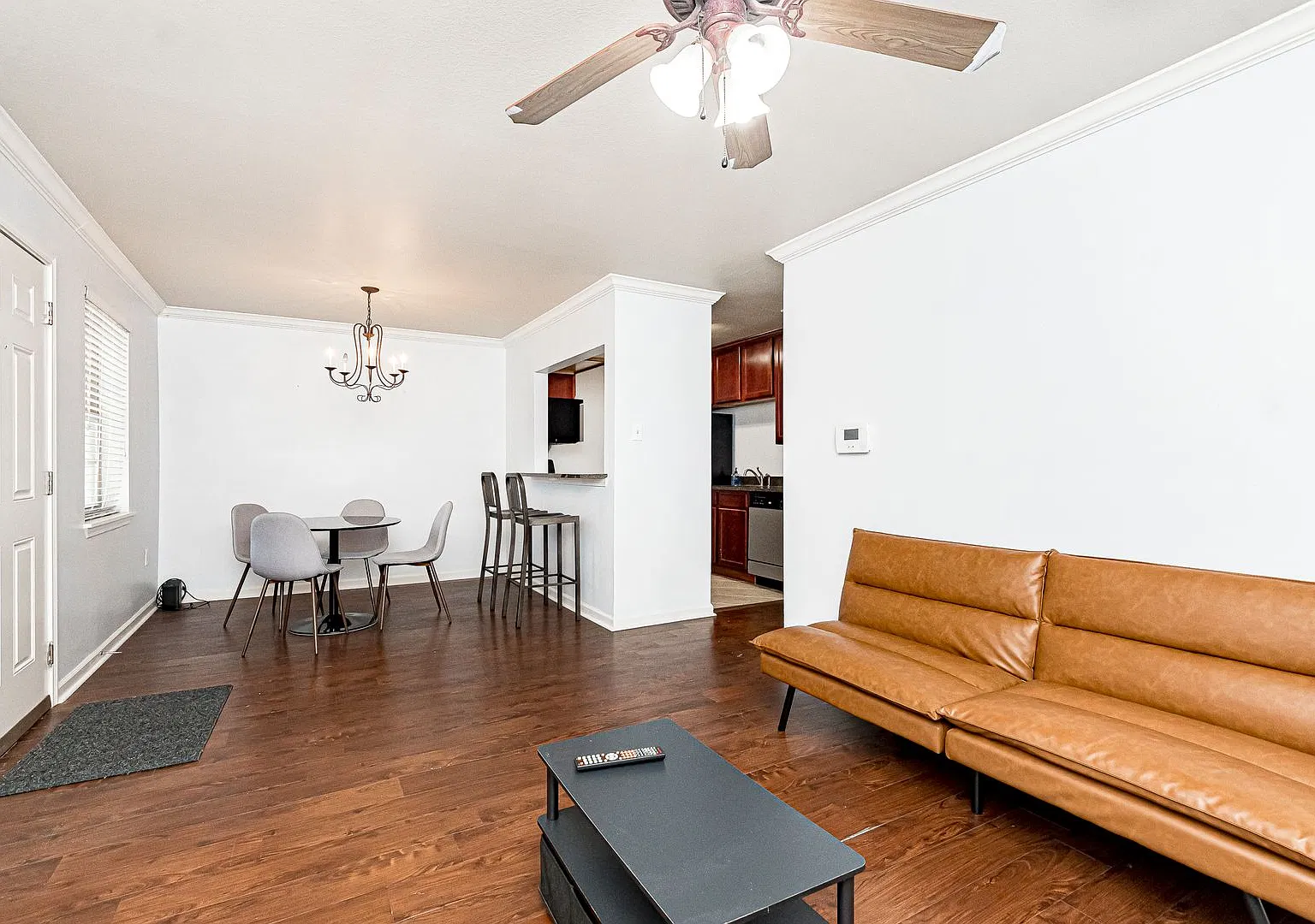 2 Bedroom Downstairs condo available Now Near LSU — Photo 3