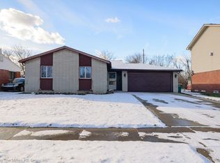 9404 Barry Dr, Romulus, MI 48174